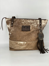Load image into Gallery viewer, Large Vintage Leather Tote Bag