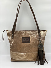 Load image into Gallery viewer, Large Vintage Leather Tote Bag